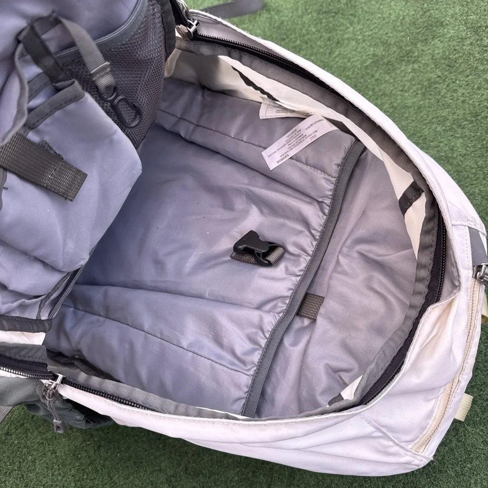 Patagonia Backpack Violeta 25L Hiking  Outdoor White Colorblock